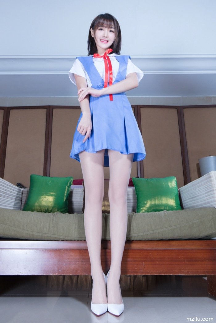 台湾妹子好甜美，一双大白腿让人移不开眼！(1)