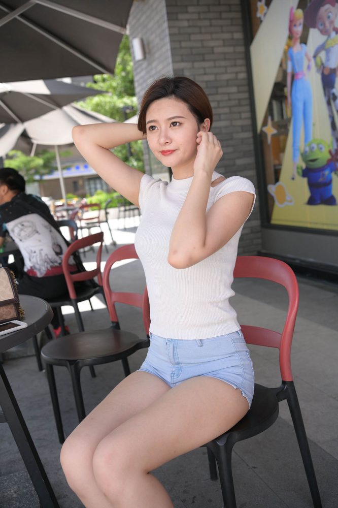 短发牛仔的漂亮女生【2.4G】-嘿次元