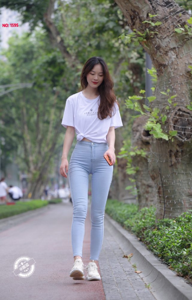 图片[1]-个子非常高的紧身牛仔裤女孩J2065 879P1V-25.5GB-嘿次元