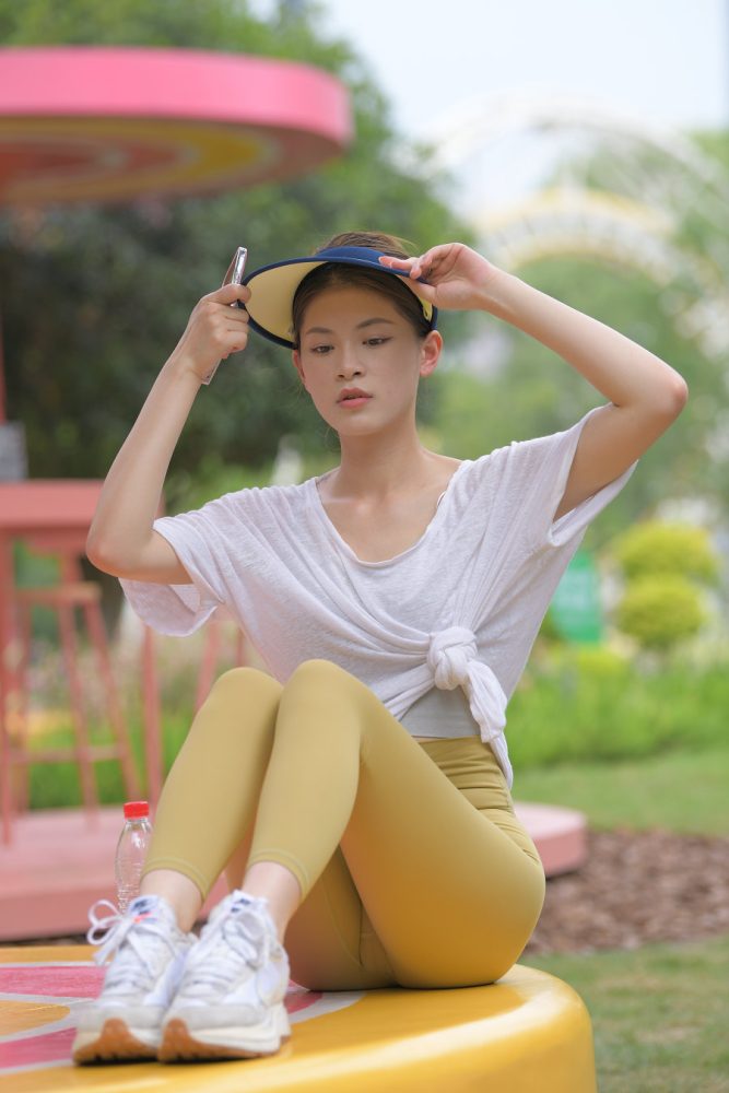 戴着遮阳帽的瑜伽裤女孩J2965 796P1V-27.1GB-嘿次元