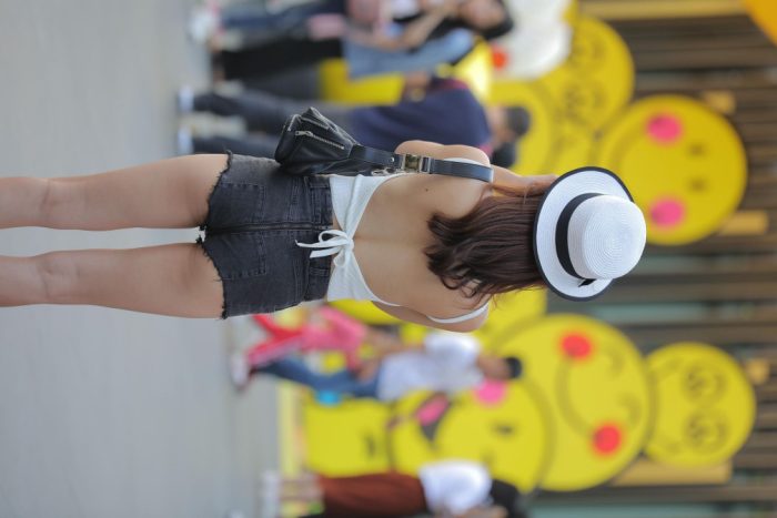 非常时尚阳光的牛仔热裤女孩【808P】00064-嘿次元