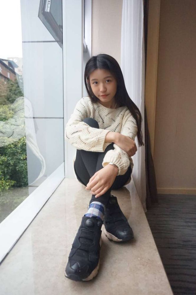 眼神很清澈的赤脚女孩【59P】20020-嘿次元