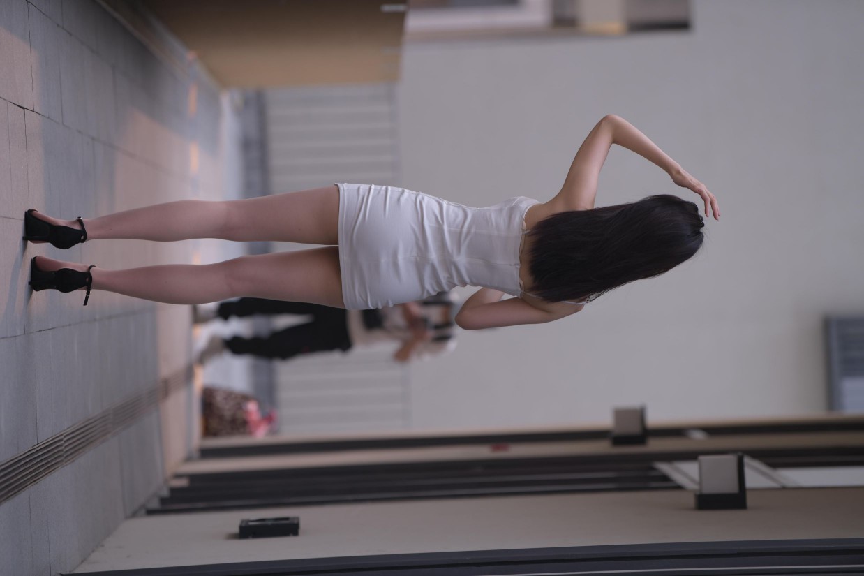 图片[4]-长发女孩紧身短裙特别显身材【245P】00040-嘿次元