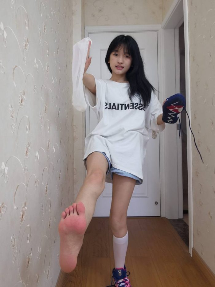 调皮的白袜女孩【149P】20017-嘿次元