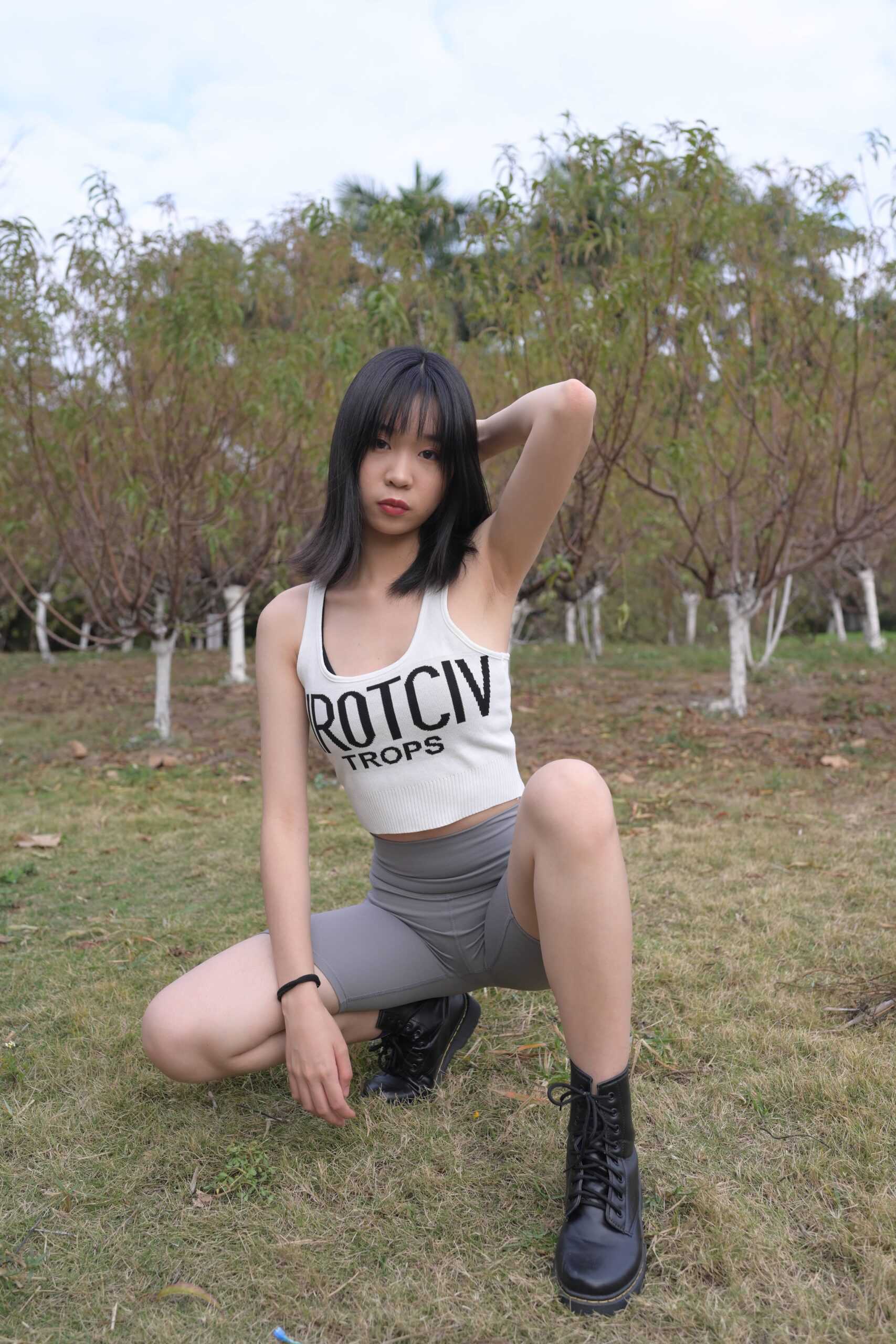 图片[2]-灰色紧身瑜伽裤MM [426P14V-14.3GB]-嘿次元